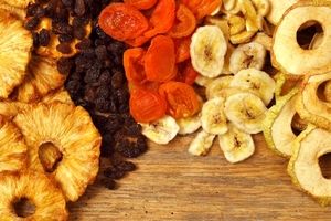 آیا دیابتی ‌ها می‌توانند میوه خشک بخورند؟ نکات حیاتی