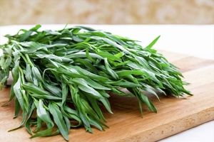 این سبزی خشک را به جای نمک در غذا و سر سفره استفاده کنید