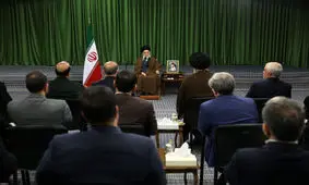 رهبر انقلاب: جوانان ما خوب هستند/ رفتار برخی دستگاه‌ها انتقال ارزش‌های شهدا را نشان نمی‌دهد