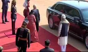 پوتین با لیموزین اختصاصی‌اش در کاخ ریاست‌جمهوری هند/ ویدئو