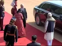 پوتین با لیموزین اختصاصی‌اش در کاخ ریاست‌جمهوری هند/ ویدئو