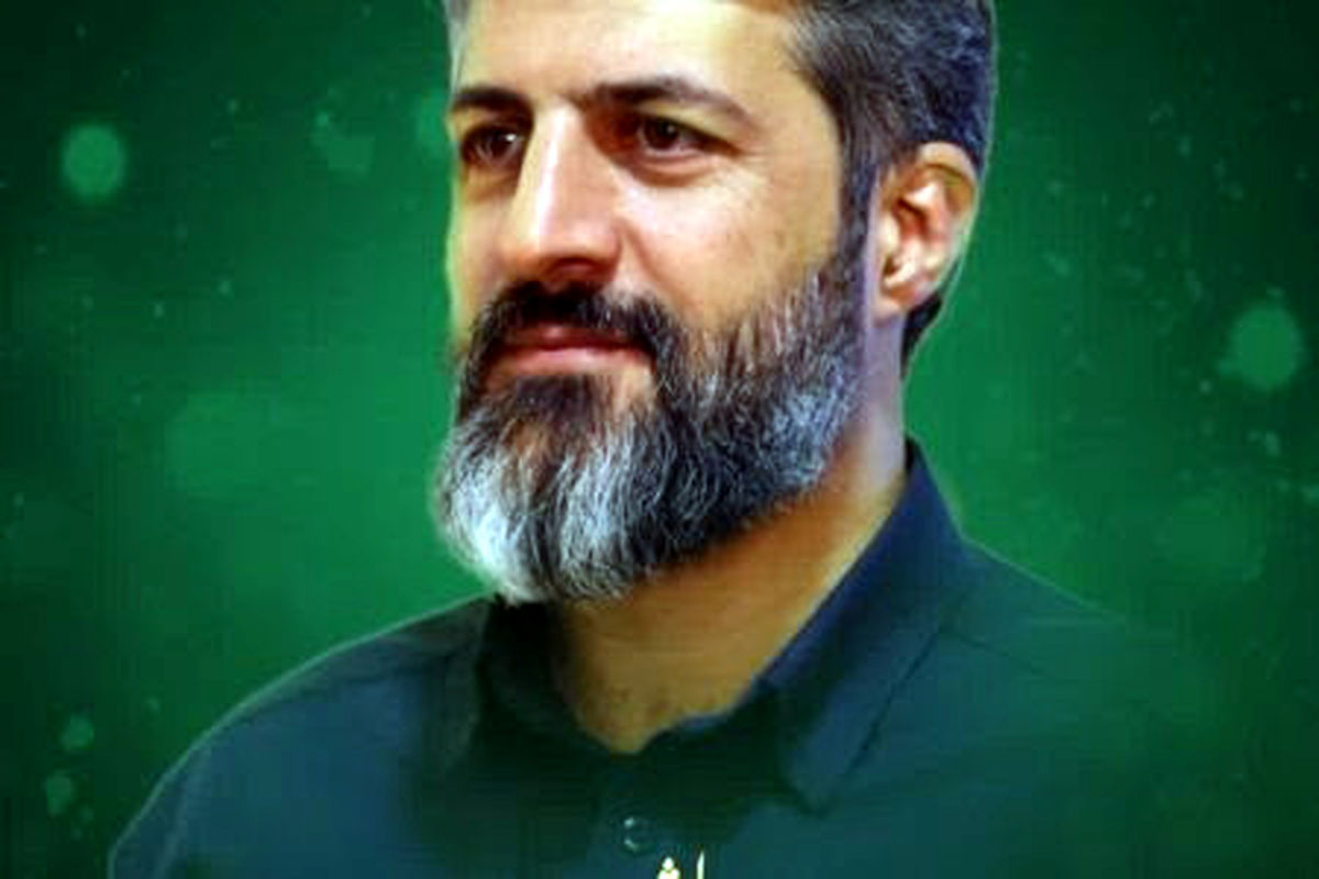 نوحه خوانی فرزند پاسدار شهید در جمع عزاداران پدر شهیدش