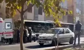 سانحه عجیب رانندگی در مشهد؛ ورود اتوبوس به پیاده‌رو/ ویدئو