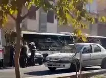 سانحه عجیب رانندگی در مشهد؛ ورود اتوبوس به پیاده‌رو/ ویدئو