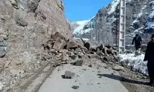 مسدود شدن محور ریلی منطقه آذربایجان به‌ دلیل ریزش کوه
