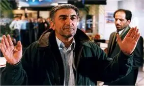 با منطق کیهان، حاتمی‌کیا هم به معترضان خط داد!