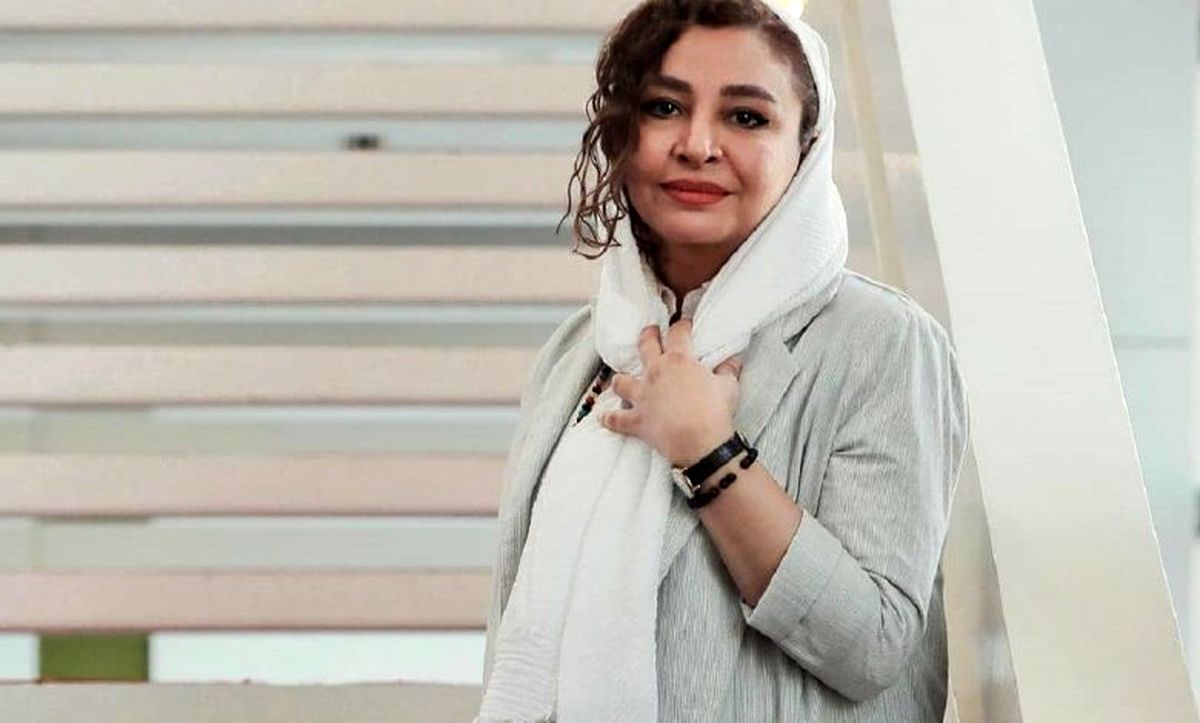  تیپ دهه شصتی مه‌لقا باقری و ژاله صامتی در کنار عطاران 