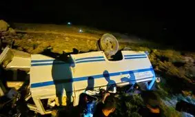 سقوط مینی بوس یک فوتی و ۱۹ مصدوم برجای گذاشت