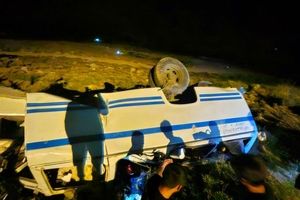 سقوط مینی بوس یک فوتی و ۱۹ مصدوم برجای گذاشت