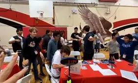  جوانی ظرف ۳.۱۳ ثانیه مکعب روبیک را حل کرد/ ویدئو

