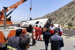 سقوط اتوبوس در جاده دماوند با ۴ فوتی/ علت واژگونی اتوبوس در جاده فیروزکوه / ویدئو