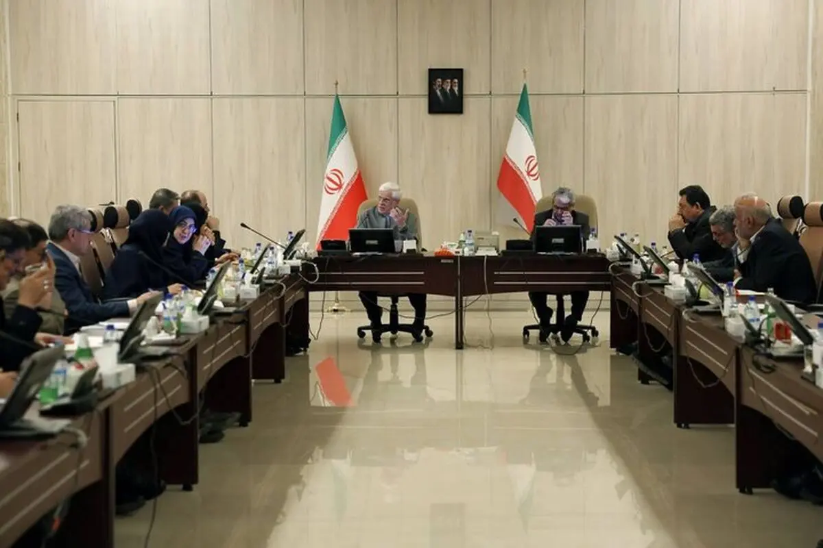 عارف: ایران دستاوردهای خود در تنگه هرمز را حفظ می‌کند
