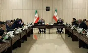 عارف: ایران دستاوردهای خود در تنگه هرمز را حفظ می‌کند
