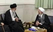 آیت‌الله جوادی آملی در قم بر پیکر رهبر شهید نماز می‌خواند

