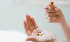 کمبود این ویتامین سبب ترک خوردن پوست لب می‌شود