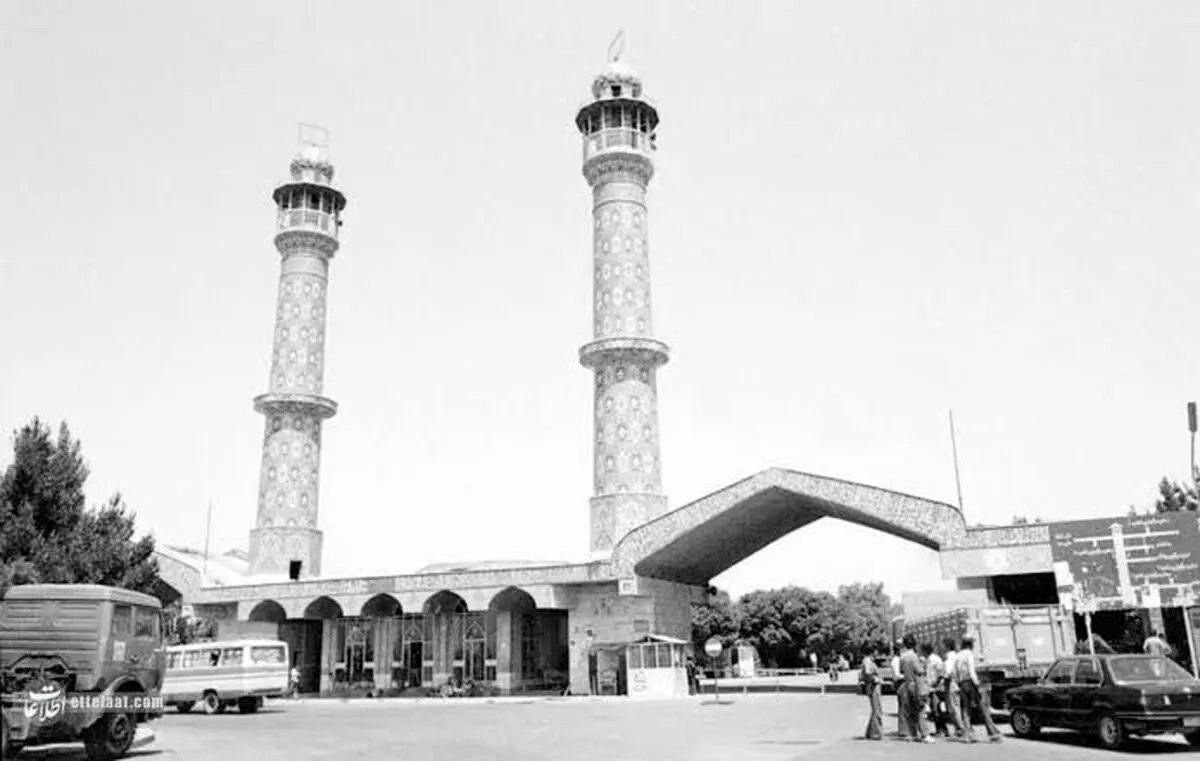 چهار زن در صندوق عقب ماشین و در حال رفتن به بهشت‌زهرا؛ سال ۵۸