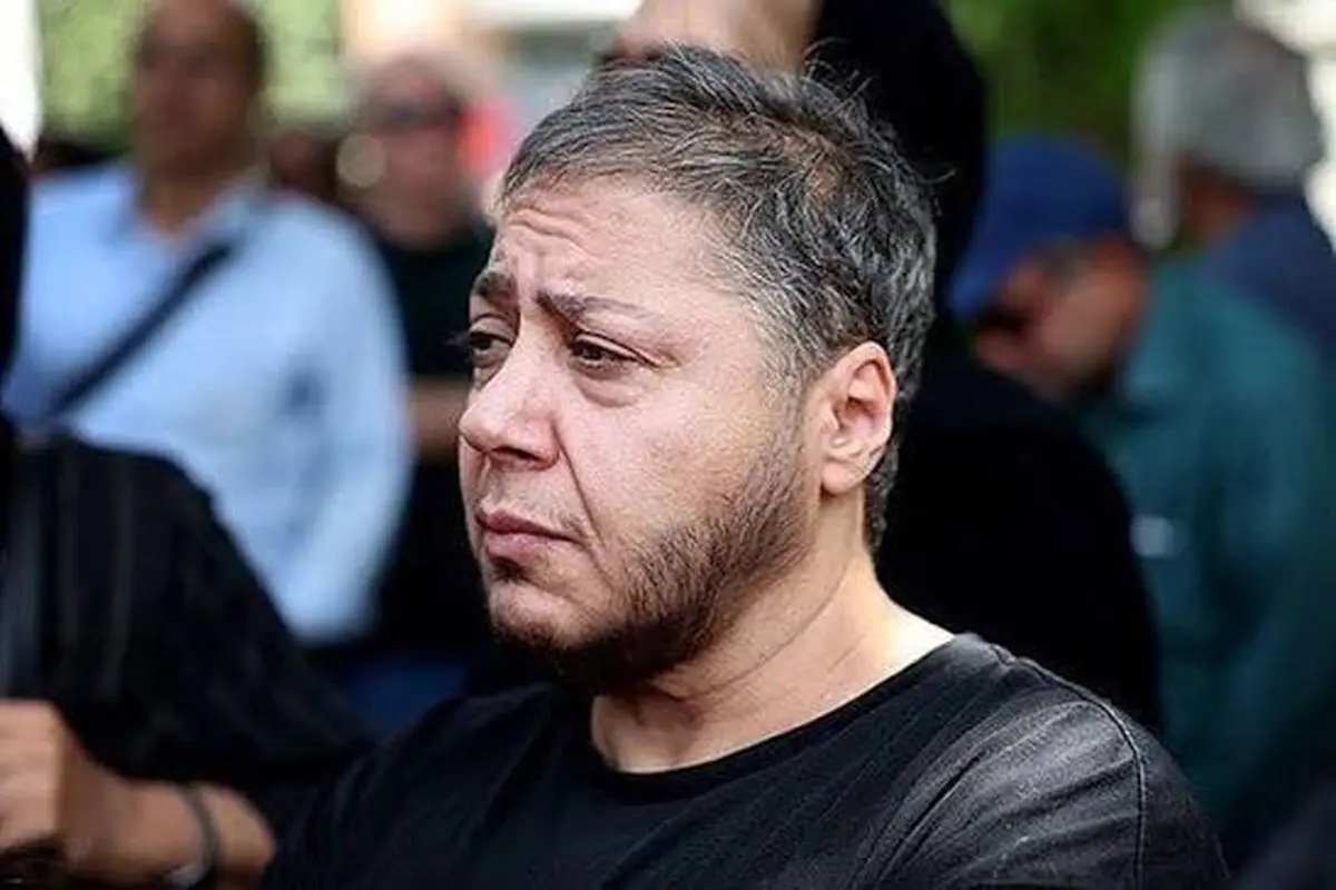 درخواست عجیب از مازیار لرستانی در مراسم ختم اکبر عبدی!/ ویدئو