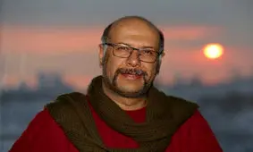 عکس زیرخاکی صداپیشه جناب‌خان هزار سال پیش در یک برنامه کودک