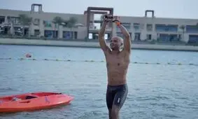جدیدترین رکورد گینس؛ ۱۱ کیلومتر شنا با دستان بسته!