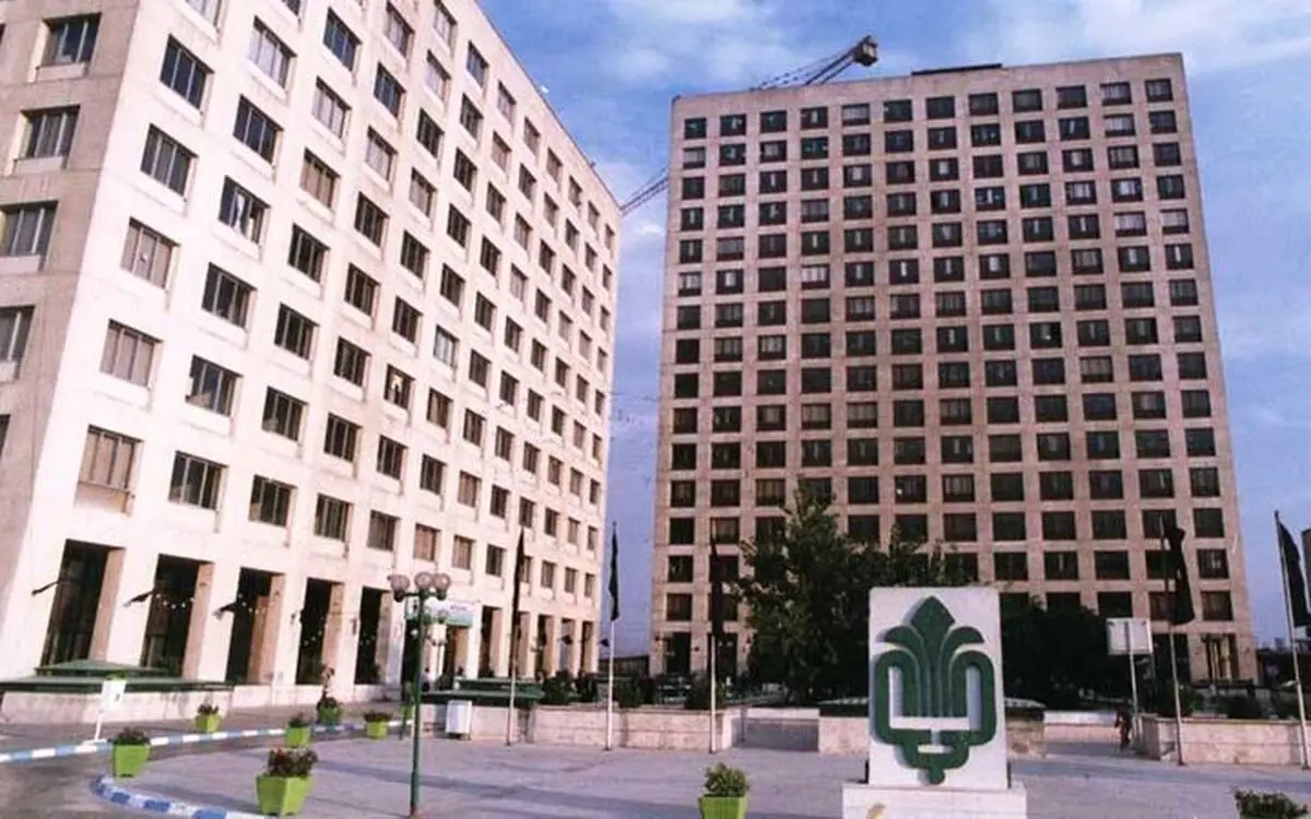 بنیادی که ساختمانهایش هر روز بیشتر و شیک تر می شود بنیاد مستضعفان نیست، بنیاد مستکبران است/ گویا این نهادها باید تا قیامت باشند