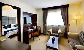 ایده‌های برگزاری مهمانی سورپرایزی در سوئیت تهران