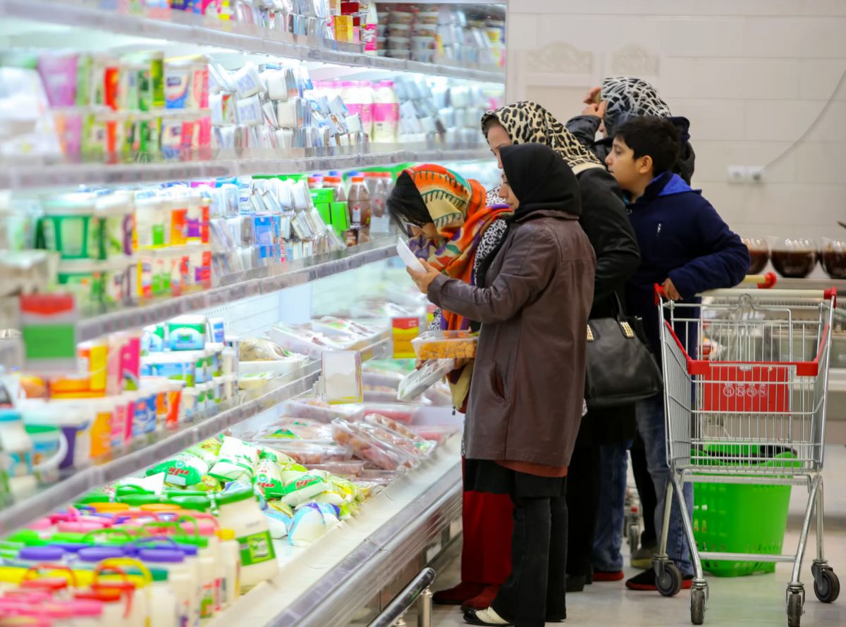 چرا بار سنگین تورم بر دوش دهک های آسیب پذیر افتاده است؟