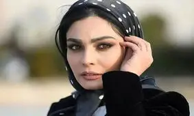 صحرا اسداللهی در آغوش کودکی خودش