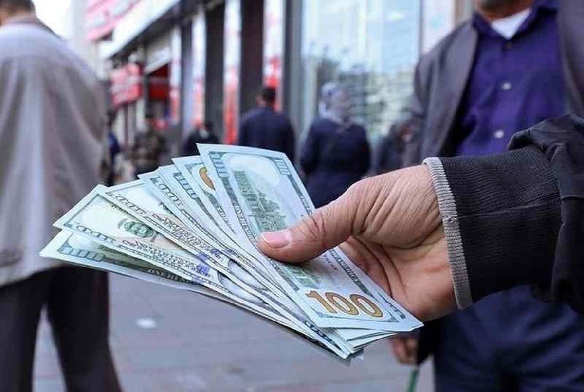 تلاطم قیمت ارز در بازار؛ دولت وادار به عقب نشینی از سیاست تک نرخی کردن ارز میشود؟