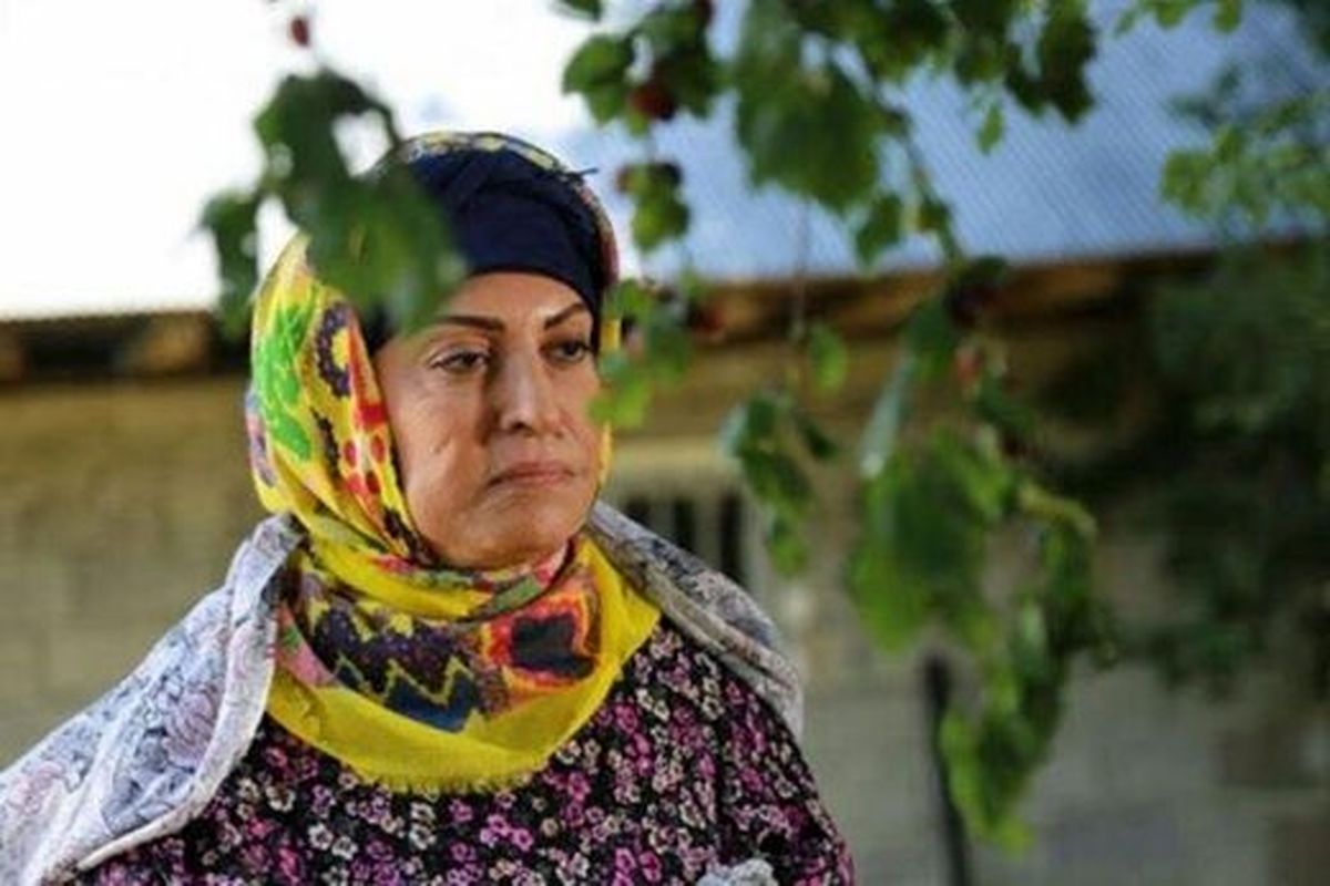 بازیگری که با دستفروش مترو اشتباه گرفته شد/ با همه عکس میگیرم