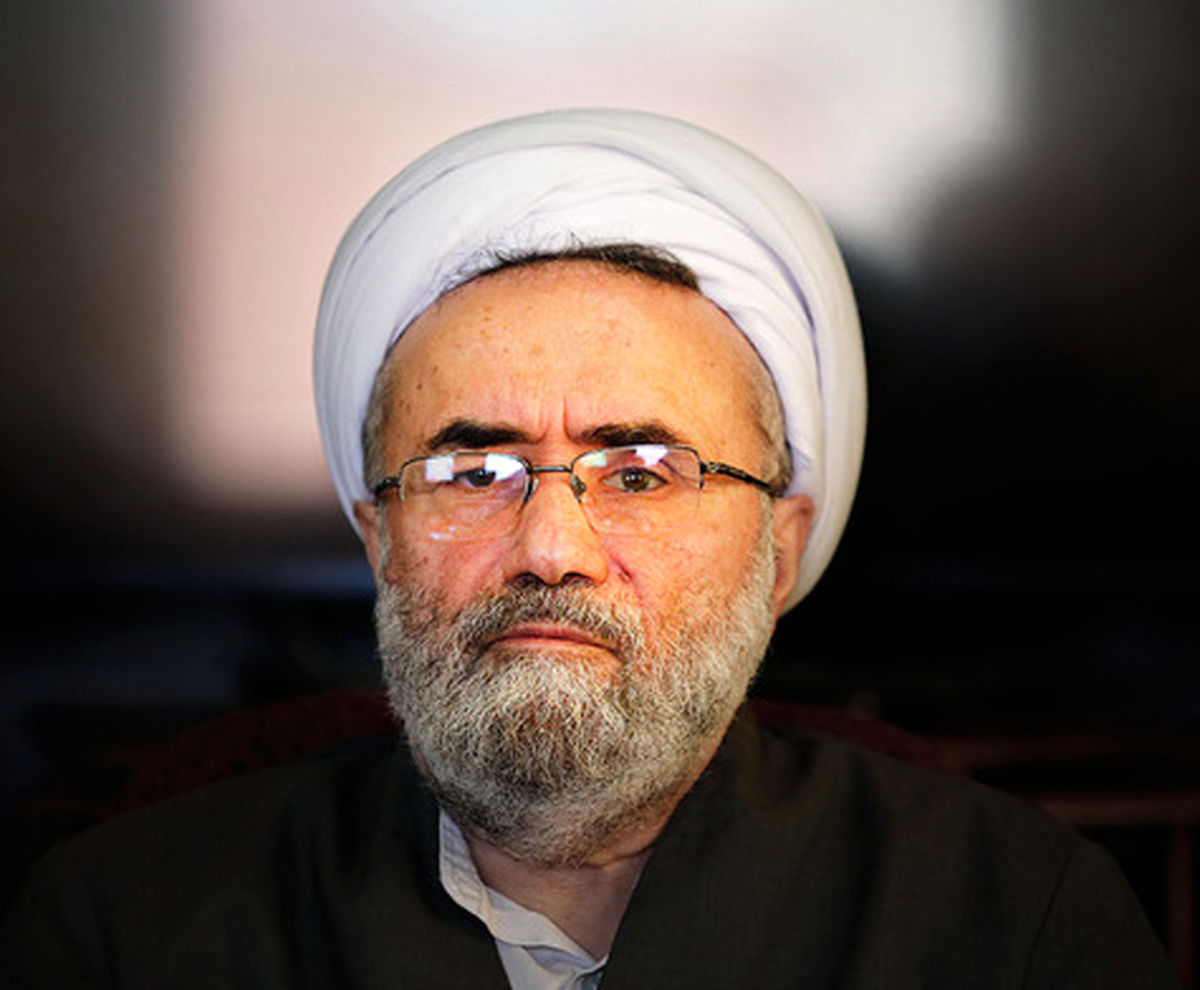 عدهاى خاص آزادند حتی براى حمله به سفارتخانهها! در حالی که به عده اى دیگر مجوز راهپیمایى قانونى نمىدهند