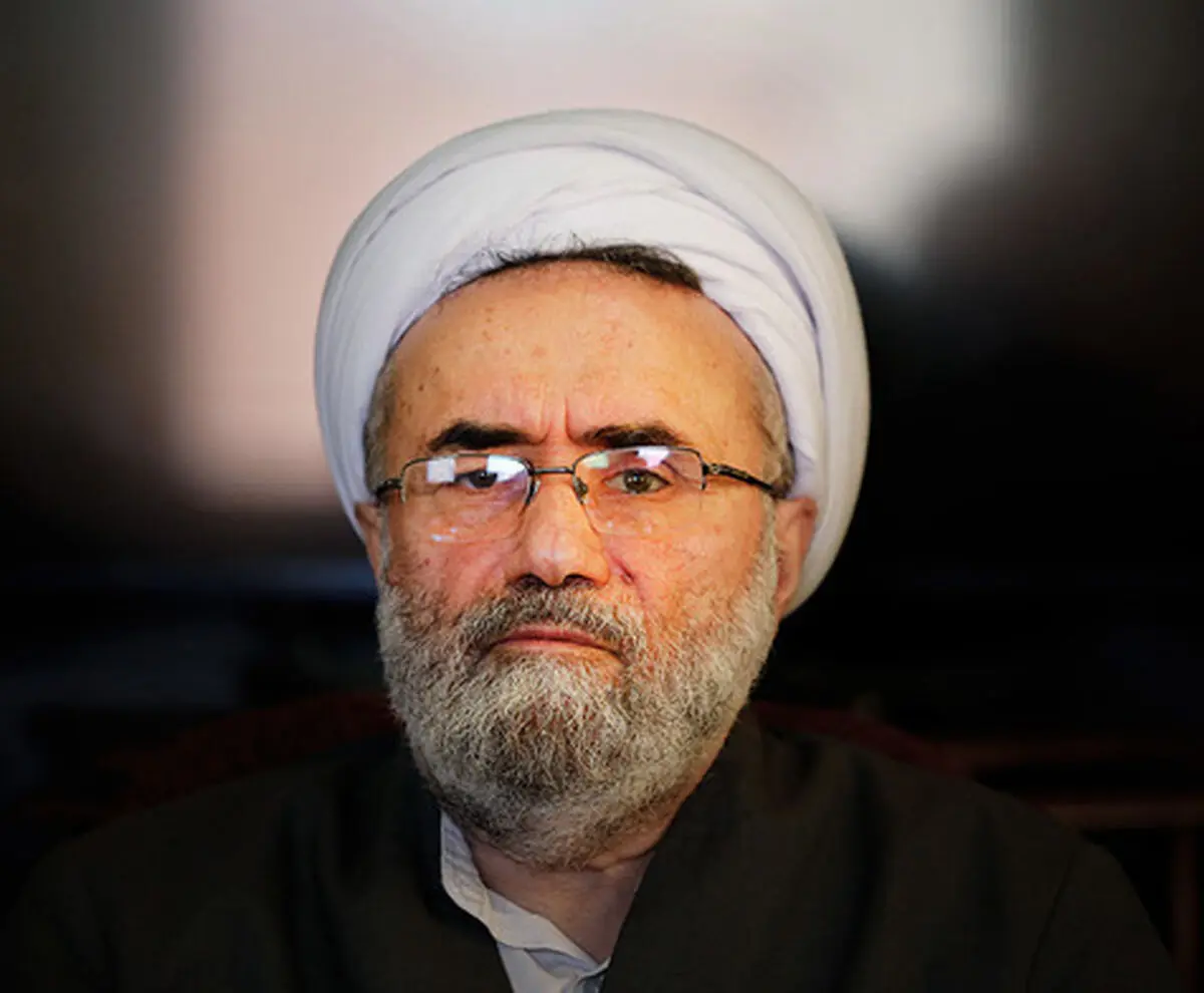 عده‌اى خاص آزادند حتی براى حمله به سفارتخانه‌ها! در حالی که به عده اى دیگر مجوز راهپیمایى قانونى نمى‌دهند