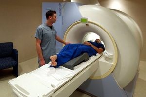 در صورت نزدیک شدن اشیا فلزی به دستگاه MRI چه اتفاقی می افتد؟/ ویدئو