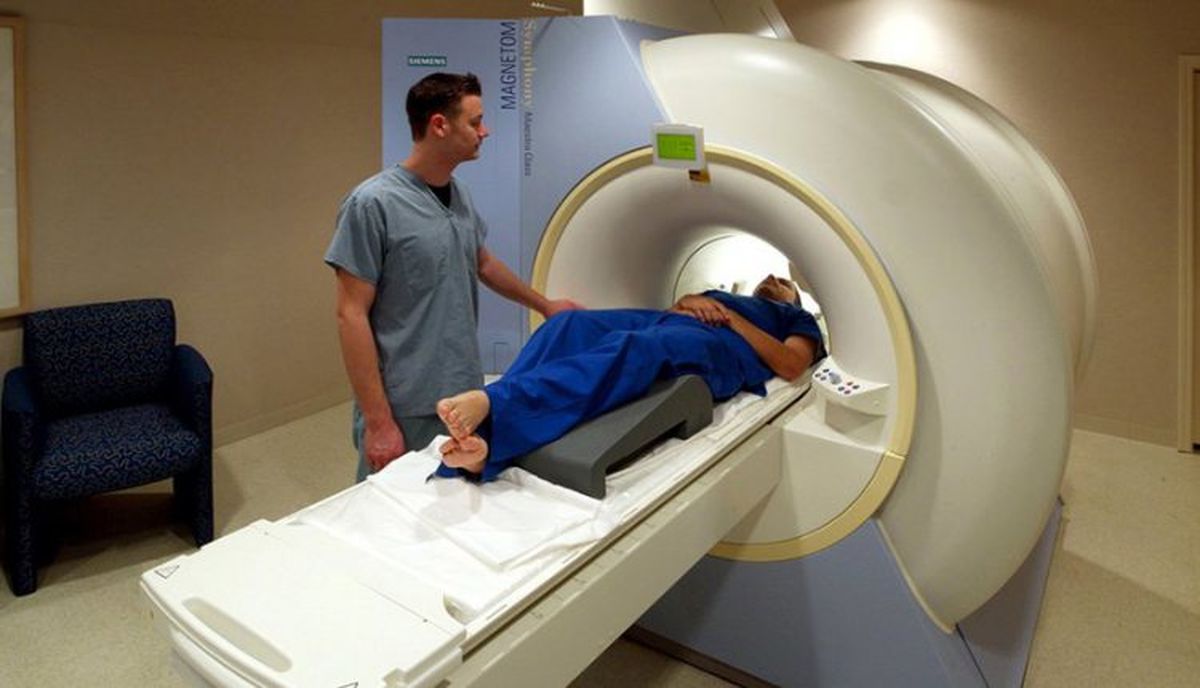 در صورت نزدیک شدن اشیا فلزی به دستگاه MRI چه اتفاقی می افتد؟/ ویدئو