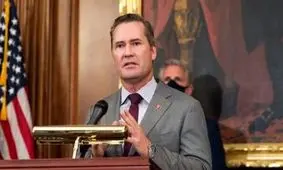 مشاور ترامپ رسوایی امنیتی را پذیرفت