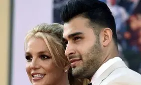 خانم خواننده چندین مرتبه سام اصغری را کتک زده و گاز گرفته است