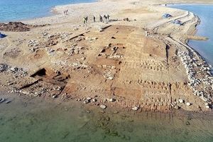 پدیدار شدن بقایای شهر باستانی ۳۴۰۰ ساله پس از کاهش سطح آب پشت سد موصل
