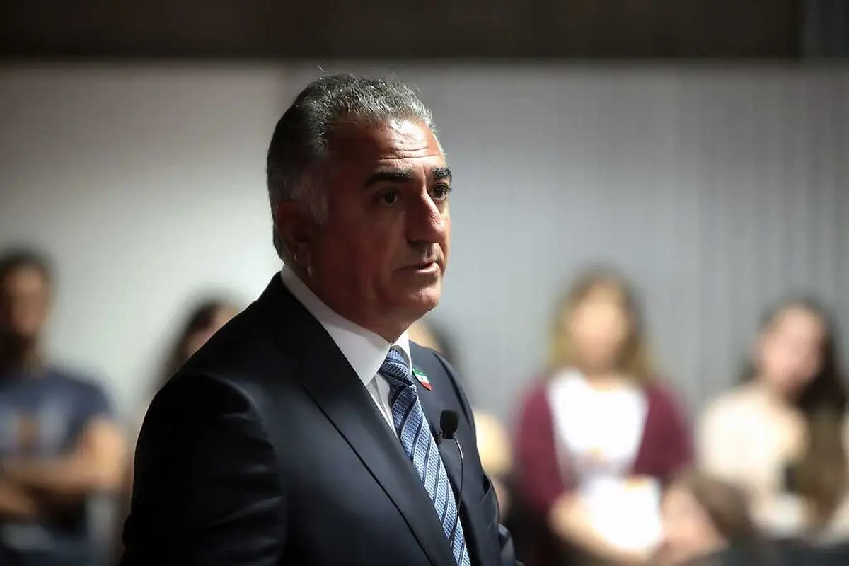 روزنامه فرهیختگان: آقای رضا پهلوی! مگر نگفتی ۵۰ هزار نظامی در ایران طرفدارت هستند؟

