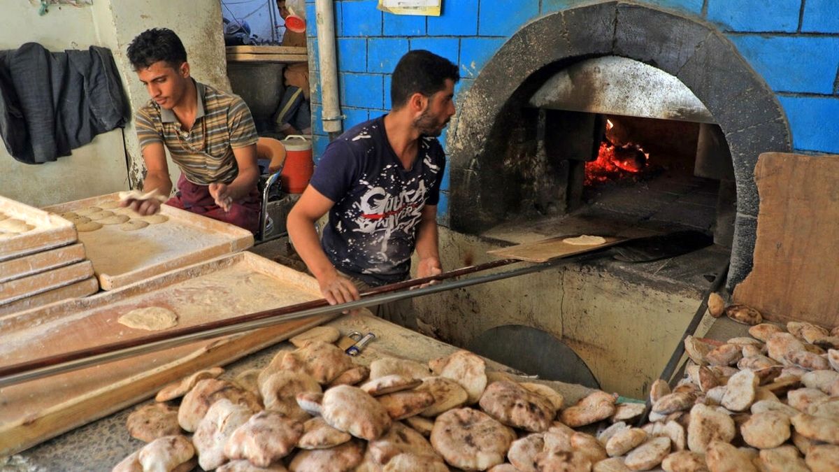 اثر تهاجم روسیه بر سفره افطار مسلمانان/ از گرانی تا کمبود مواد غذایی