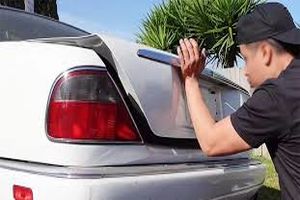 چگونه صندوق عقب ماشین را بدون کلید باز کنیم؟/ ویدئو
