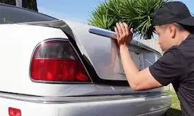 چگونه صندوق عقب ماشین را بدون کلید باز کنیم؟/ ویدئو