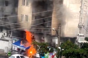  آتش‌سوزی سوپرمارکت در ساری/ ویدئو