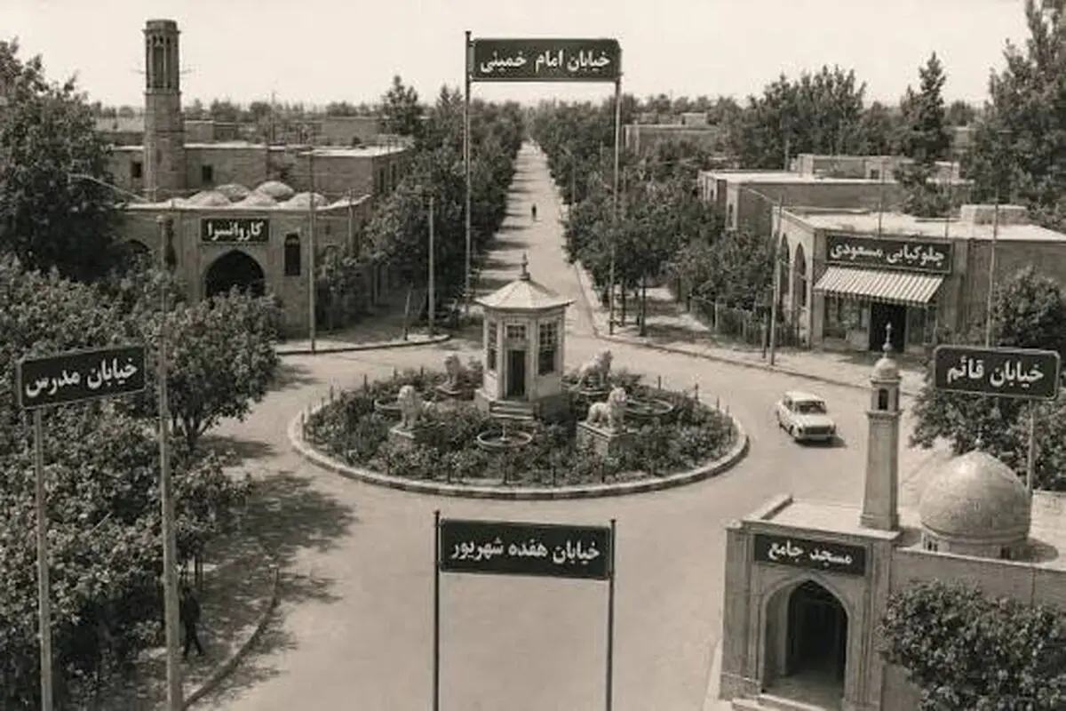 سفر در زمان؛ دو زن اروپایی در یکی از خیابان‌های قوچان؛ 80 سال قبل