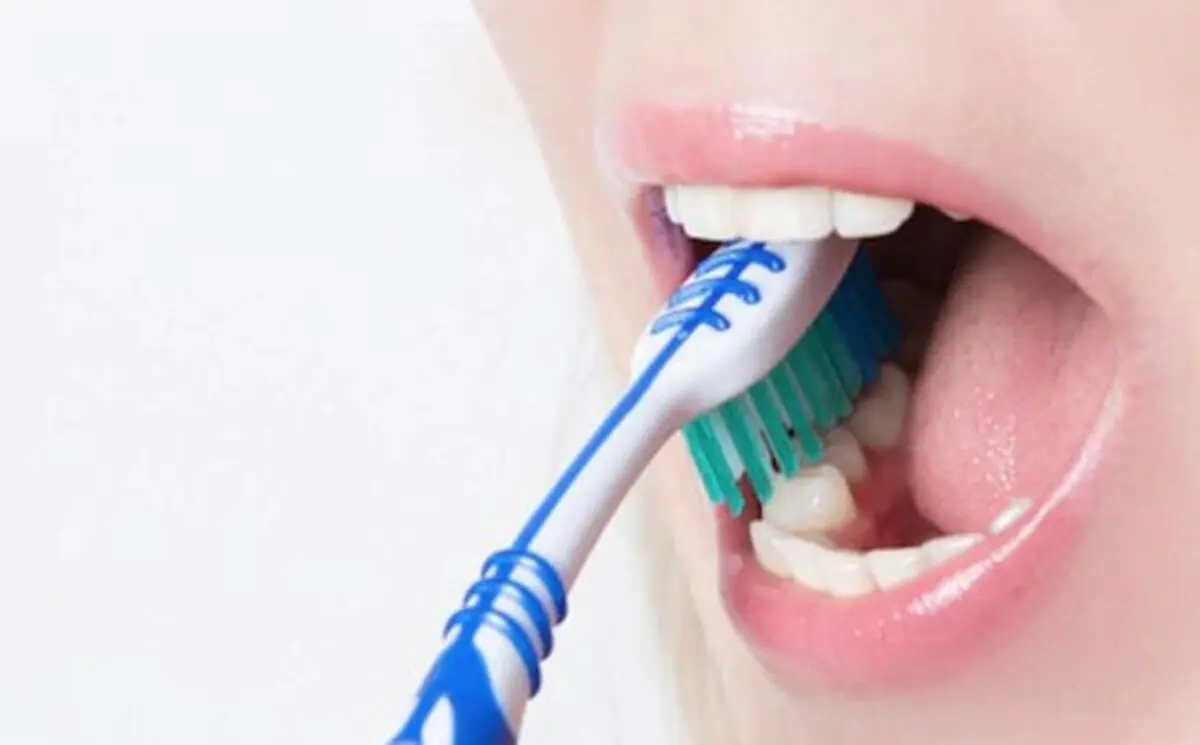 مضرات مسواک زدن هنگام استحمام