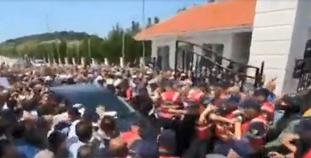 حمله پلیس آلبانی به مقر منافقین!/ وزارت کشور آلبانی: سازمان مجاهدین خلق، توافق سال ۲۰۱۴ را نقض کرده است/ ویدئو

