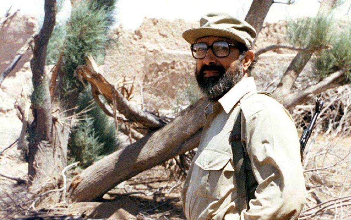  سفر در زمان؛ «مصطفی چمران در حال عکاسی در آمریکا»؛ دهه 50/ عکس 