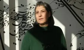 پرستو فروهر: وای از درد مامِ میهن که قربانی و شاهد این دورانِ تاریک است/ ما از دل این درد نیز دوباره زاده می‌شویم، زندگی می‌‌طلبیم و امید می‌جوییم/ هر جنگی نیاز به روایتی دارد که در عرصه عمومی آن را موجه و مشروع جلوه دهد