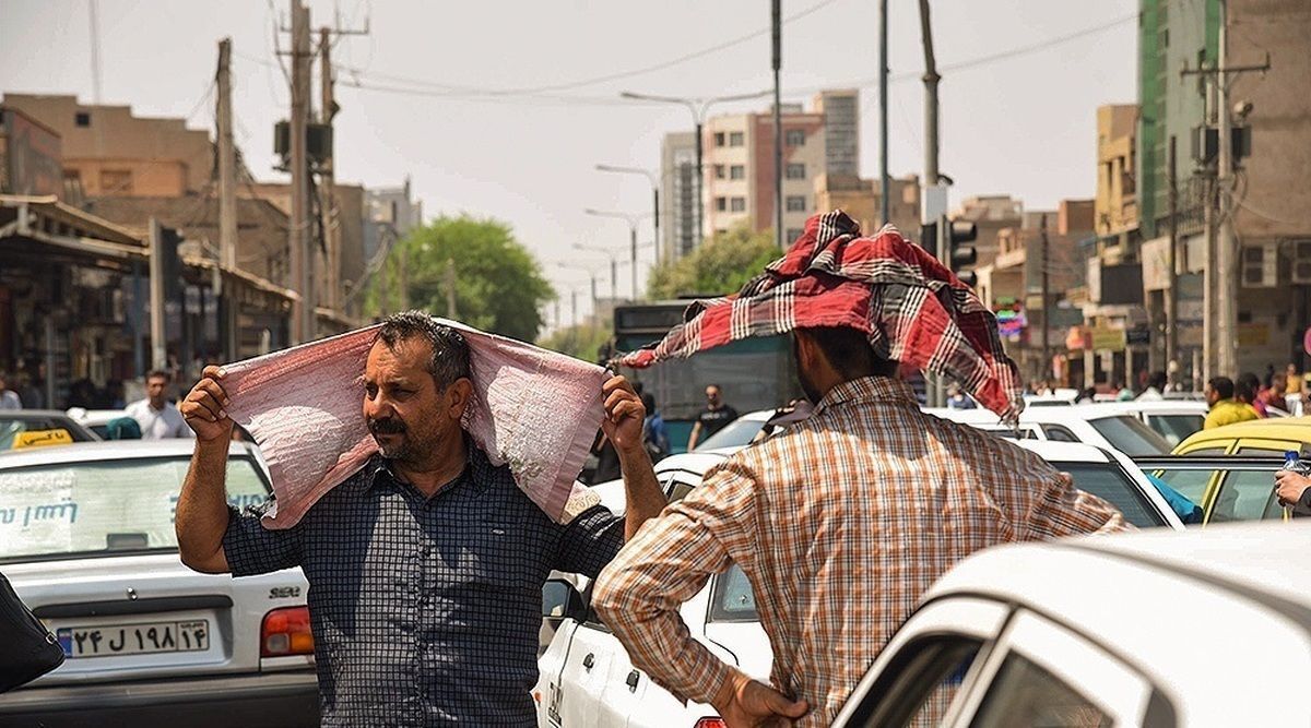 بیماریهای پوستی ناشی از اشعه فرابنفش در سالهای اخیر بیشتر شدهاند؛ لکهای پوستی زیادی که اخیراً میبینیم، تبدیل به بدخیمیها و سرطان پوست میشوند
