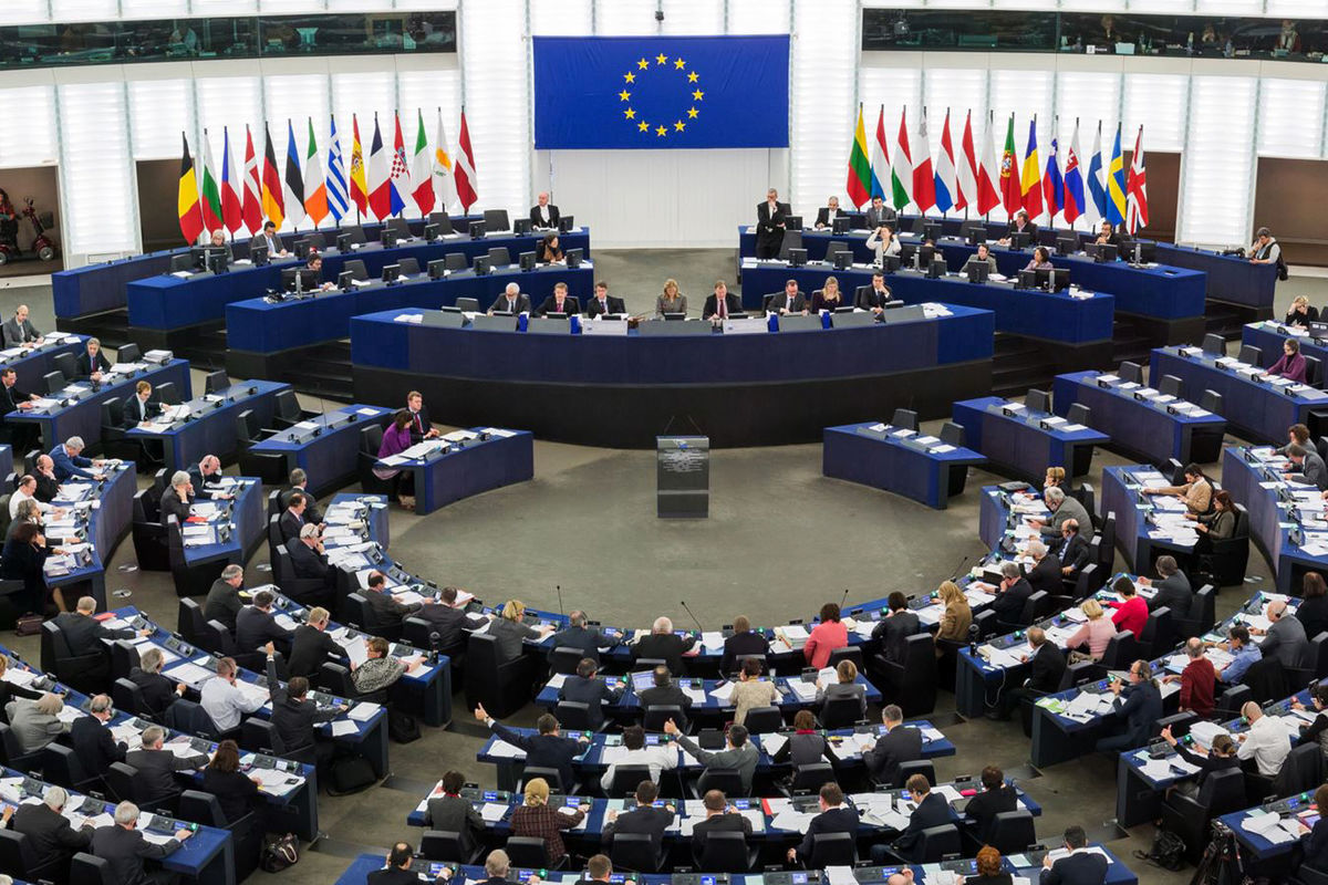 هدف اروپا، فشار به ایران است/ مصوبات پارلمان اروپا الزام قانونی ندارند