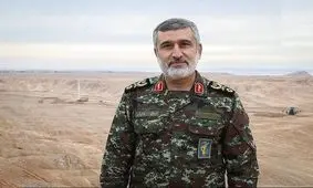 فرزند شهید حاجی‌زاده در آغوش مخبر دستیار رهبر معظم انقلاب در بهشت زهرا (س)/ ویدئو