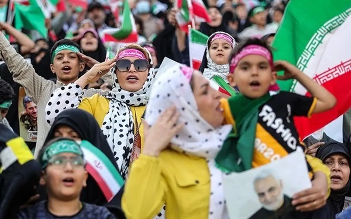 زیبایی‌ها و جذابیت‌های جشن «سلام فرمانده» آنقدر زیاد است که می‌توان از همزمانی اش با حادثه متروپل و شب شهادت، عبور کرد